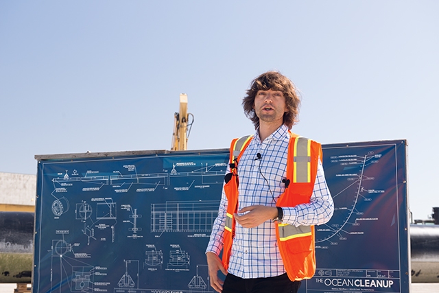 The Ocean Cleanup Fails on Its First Effort